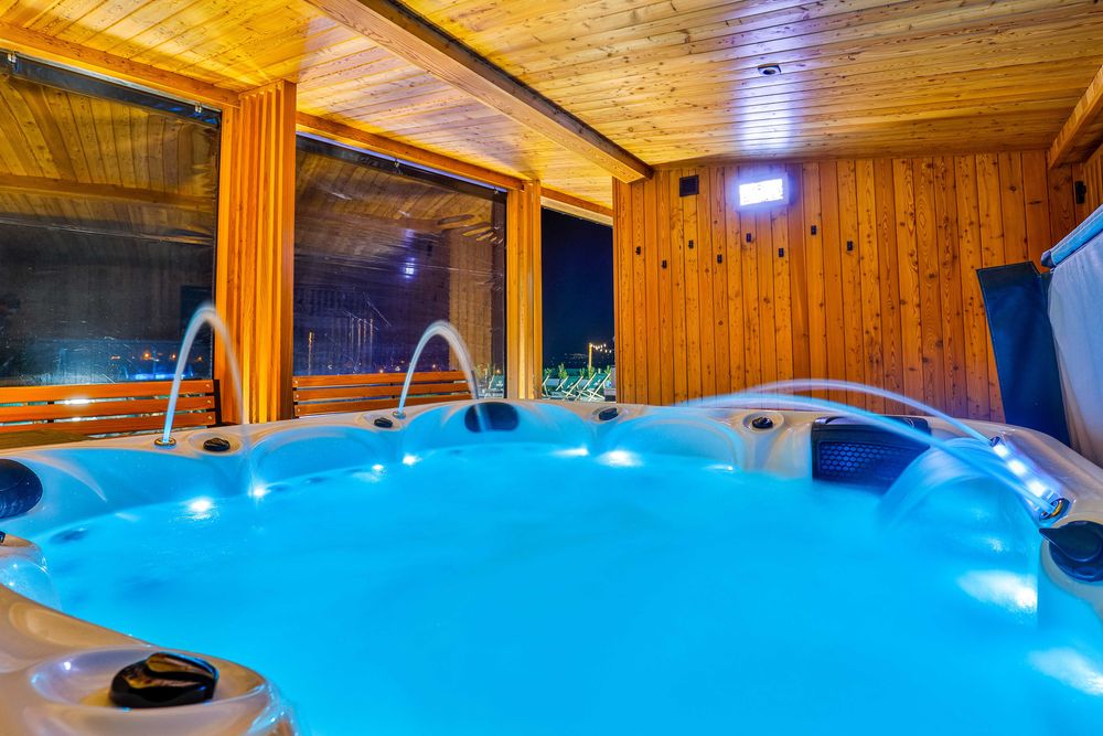Słone Wzgórze – ucieknij w góry! Domki z jacuzzi, basenem i sauną