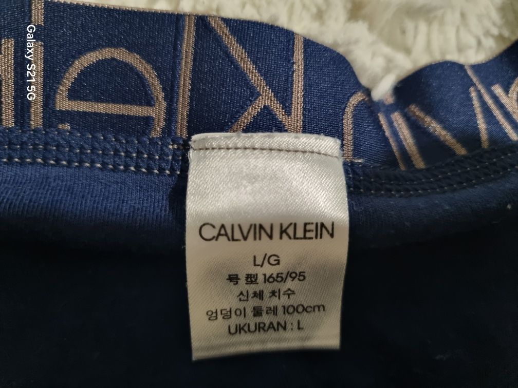 Calvin Klein - stringi. Rozmiar L