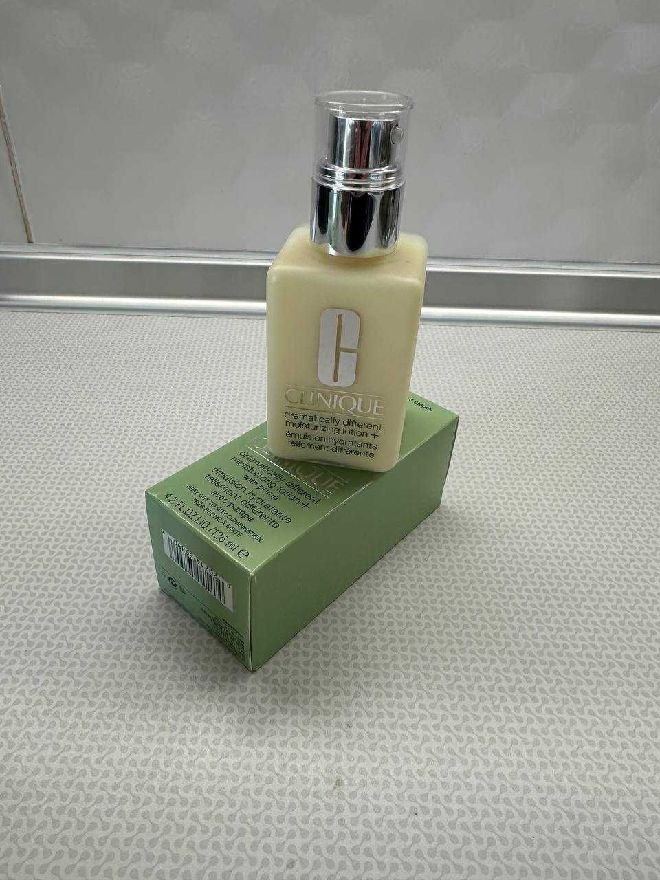 Лосьйон Clinique Dramatically Different Moisturizing Lotion