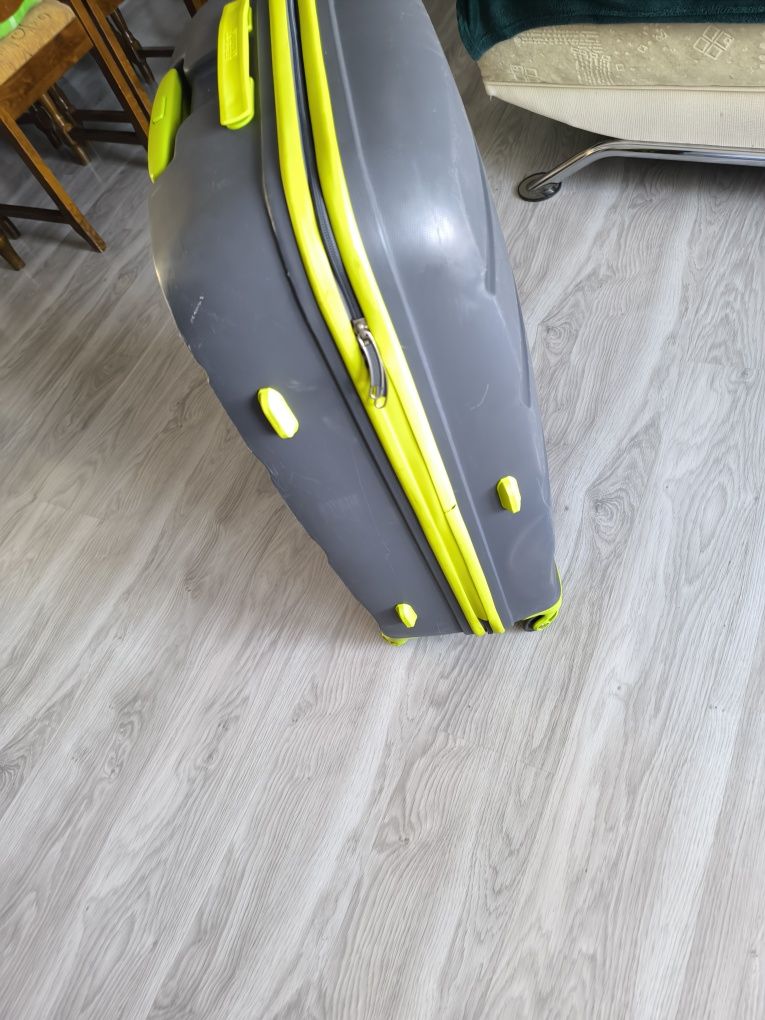 Torba podróżna walizka American tourister L na 4 kółka