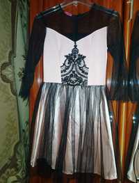 Шикарні сукні у розмірі 42-44