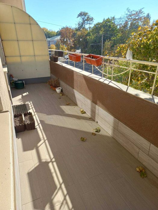 Офис на 2 этаже. Бизнес Центр. Французский б-р / пер Азарова