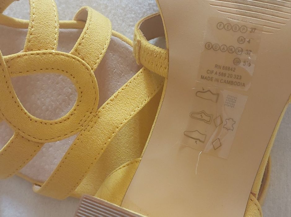 Sandálias Amarelas Pé Estreito, 37