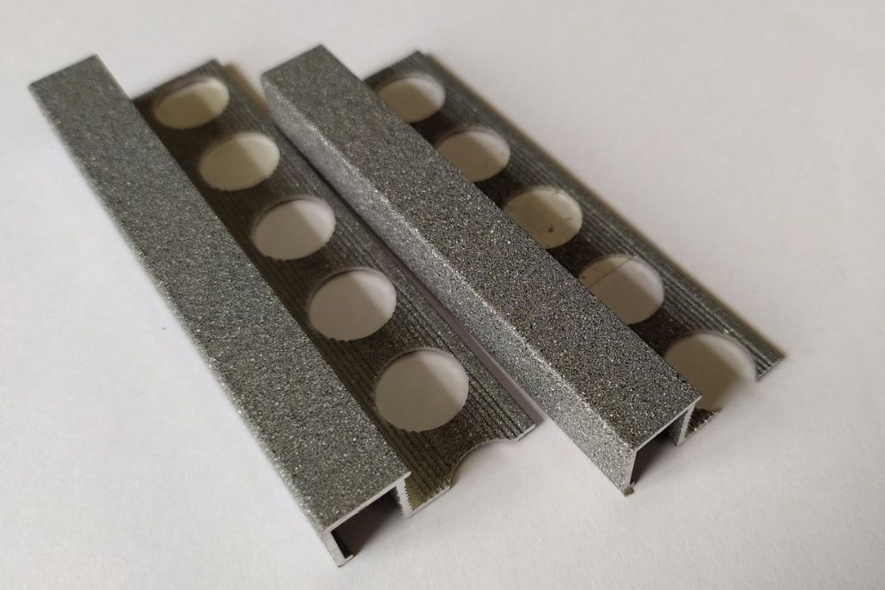 Квадратный алюминиевый профиль для плитки 10мм CUBO10 Св. серый 2,7 м