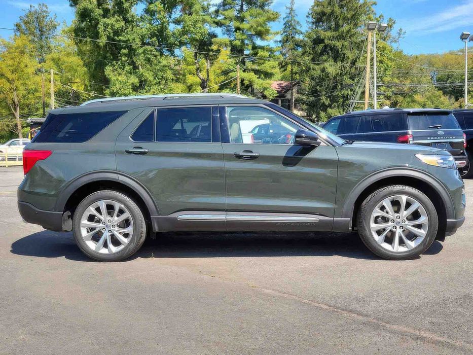 Ford Explorer Platinum      2022