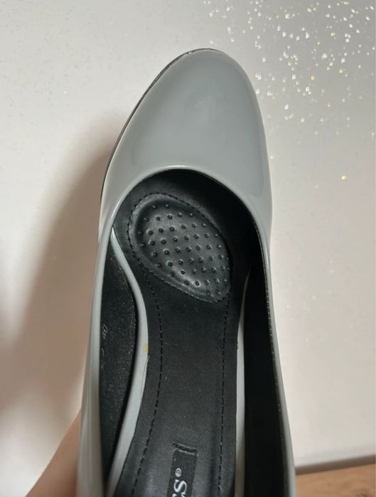 Buty na obcacie szare lakierowane
