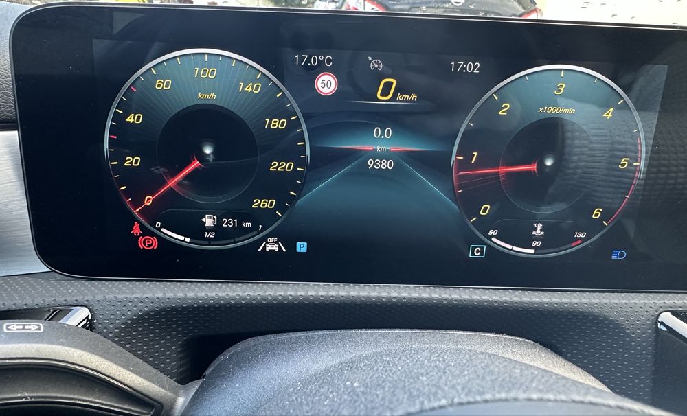 Mercedes-Benz A180d APENAS 9380km semi-novo