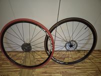 Rodas Mavic Aksium Disc com pneu Continental GP 5000