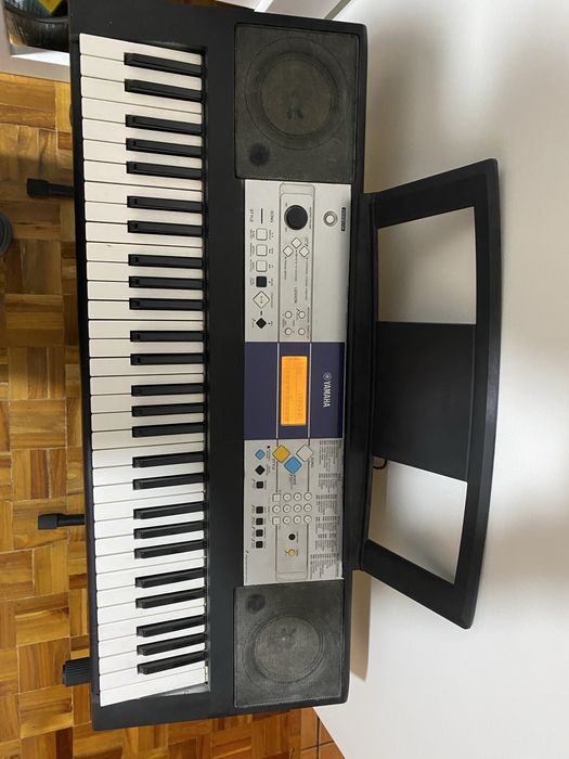 Piano Yamaha DGX-205 (suporte e pedal incluidos)