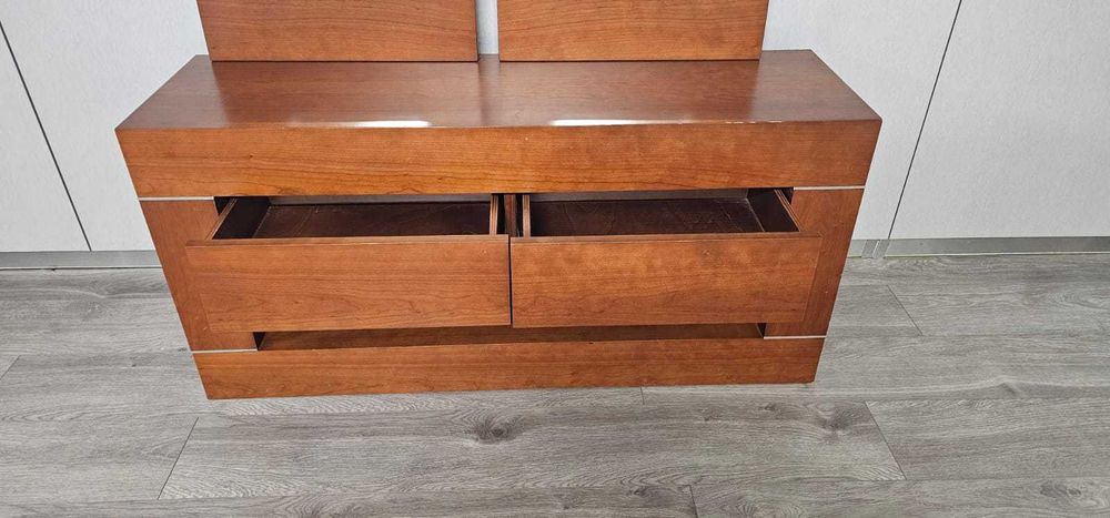 Móvel aparador e Espelhos