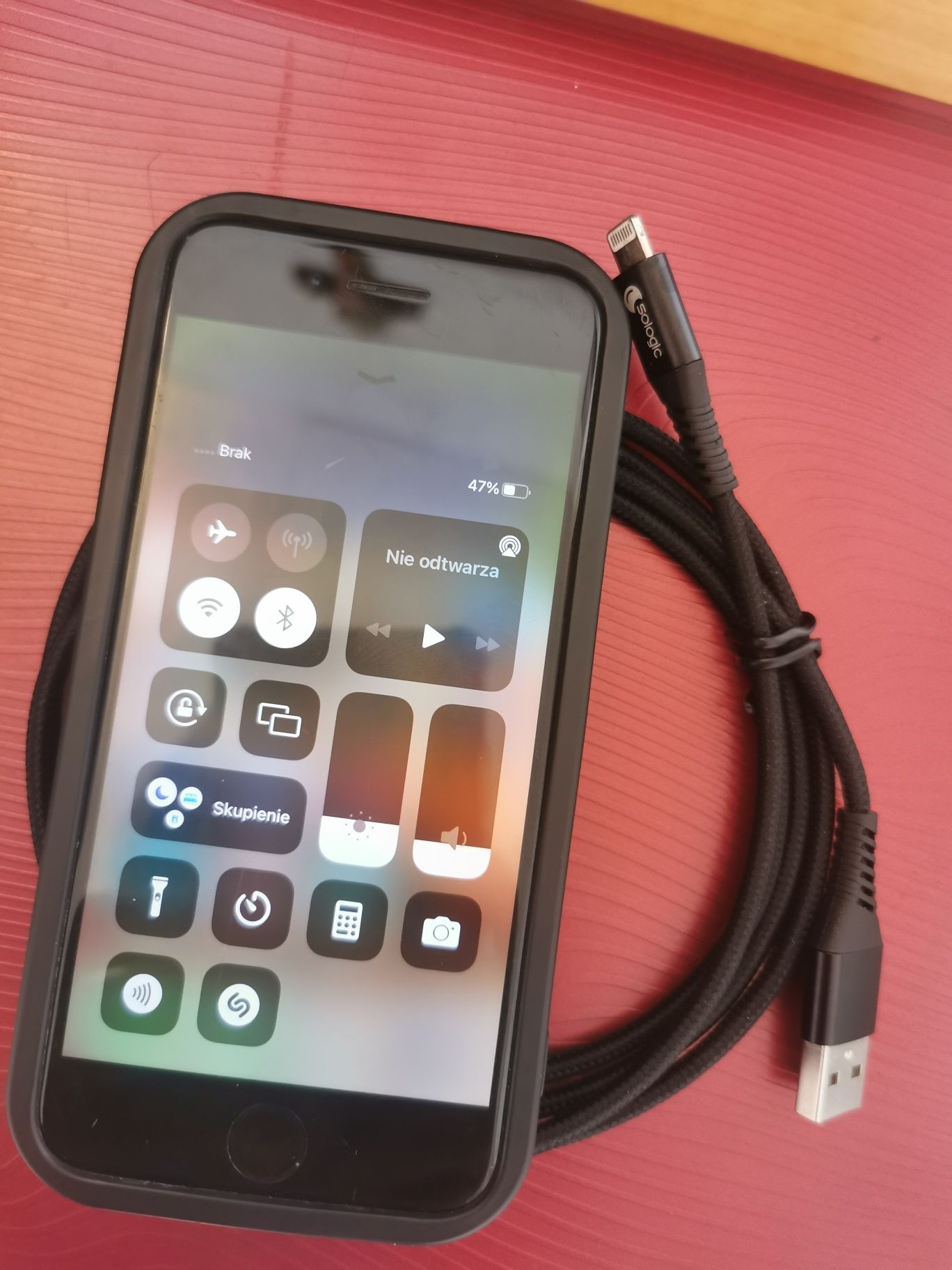 Apple iPhone 7 + etui case + nowy kabel usb