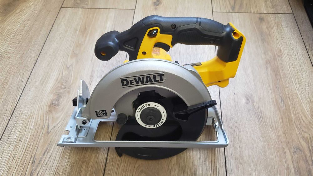 Zestaw 7 narzędzi DeWalt+ 3 baterie. Skrzynka i torba gratis!