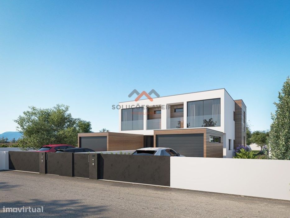 Moradia T4 em Aradas, a 1km das Glicinias!