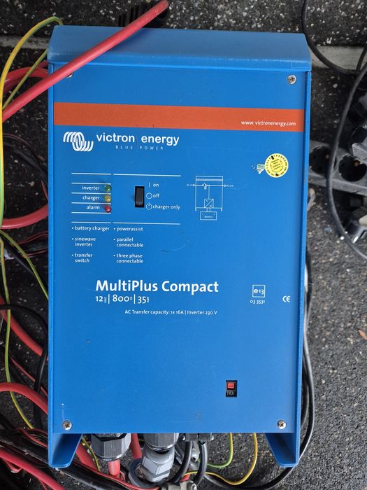 Victron Energy blue power 12/800/35