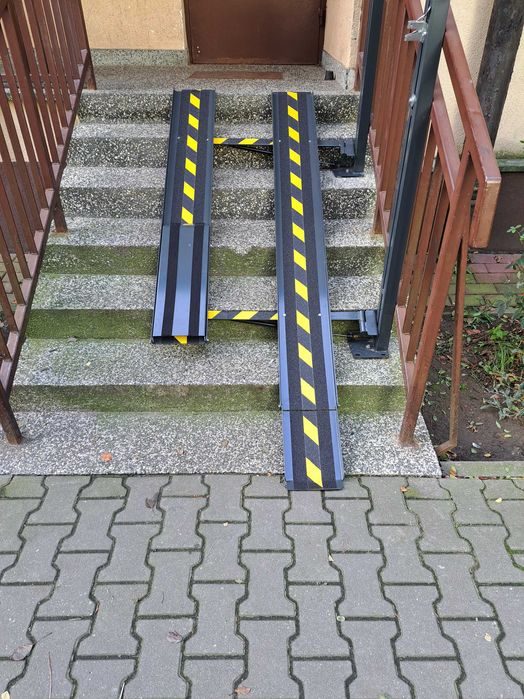 Podjazdy zewnętrzne i wewnętrzne dla niepełnosprawnych