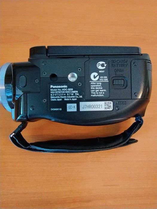 Продам видеокамеру Panasonic HDC-SD5 в идеальном рабочем состоянии.