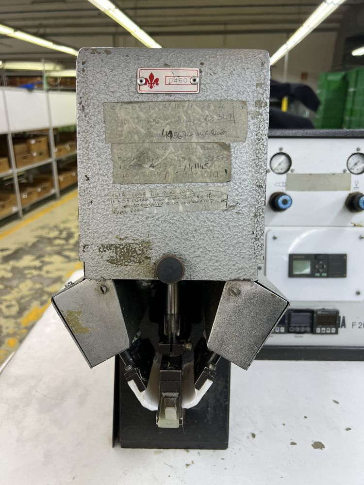 Maquina colar forros calçado