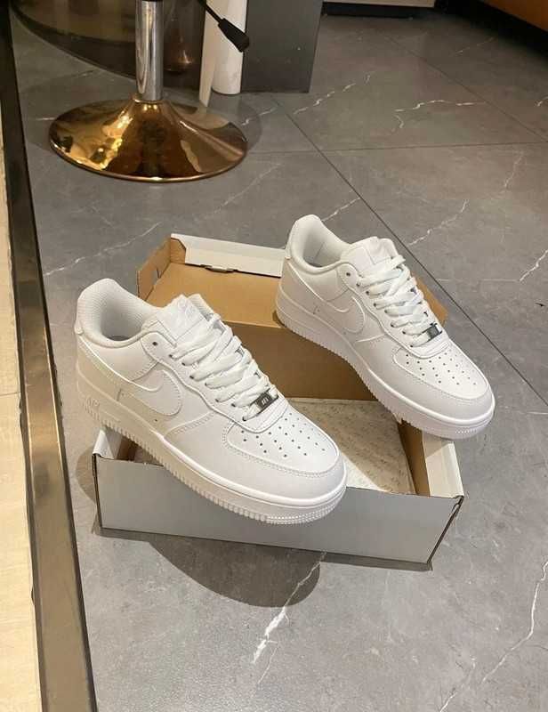 Biały^trwały^NikeAirForce1^UnisexTrampki Roz.42.5
