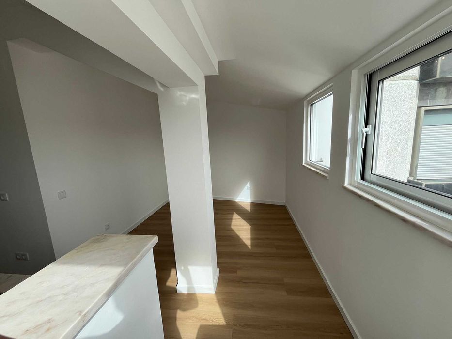 Fantástico T1 em Lisboa com Varanda e Muita Luz Natural