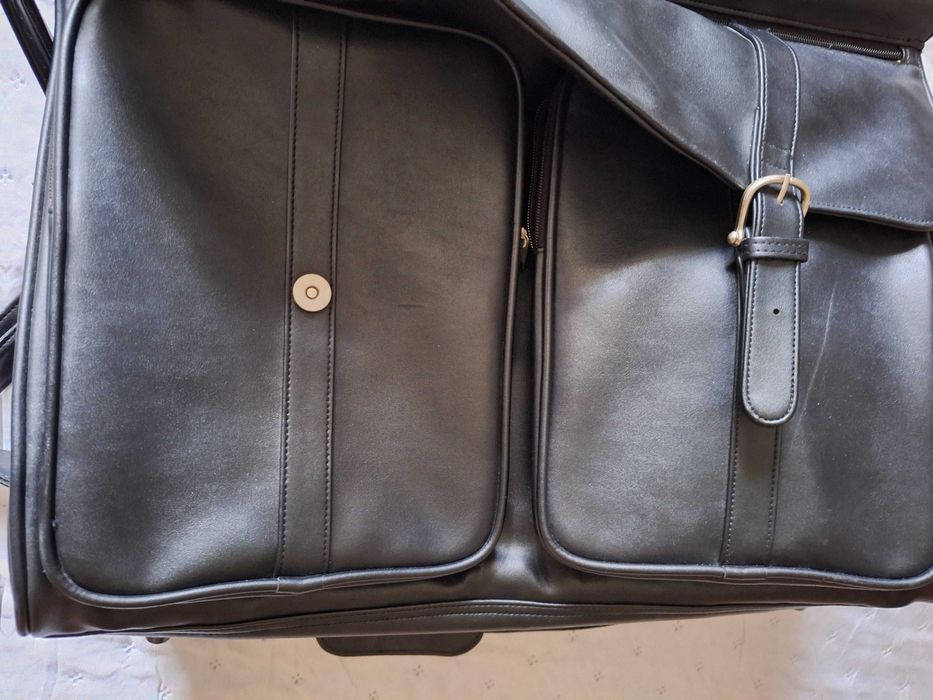 Elegancki kuferek podróżny