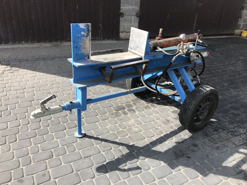 Wynajem łuparki hydraulicznej  do drewna