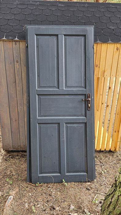 Drzwi pełne sosna z ościeżnicą, sosnowe, drewniane 90cm