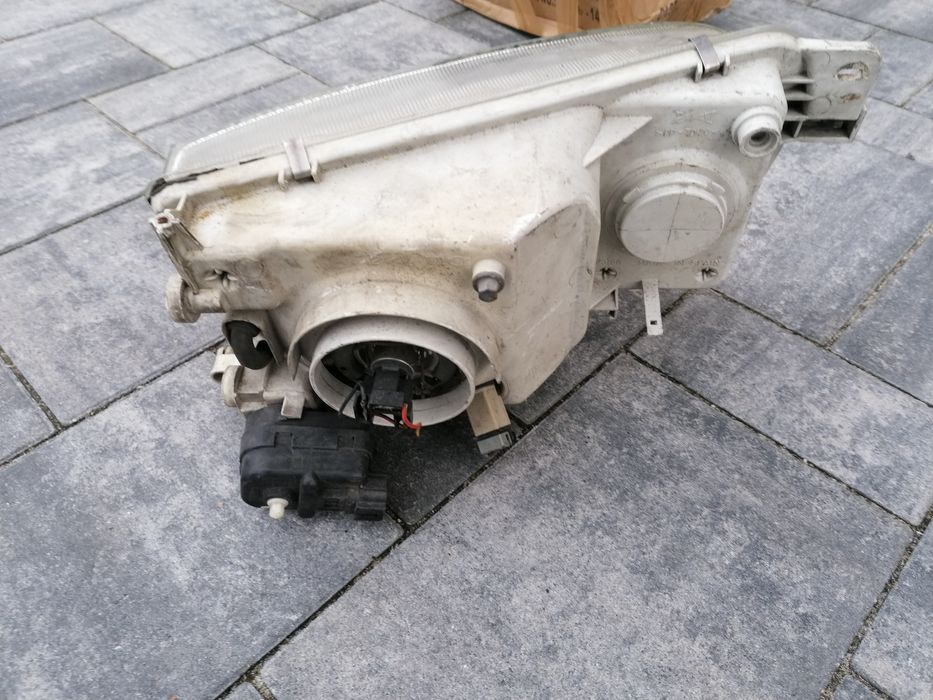 Lampa reflektor reflektor lewy przód Nissan Vanette