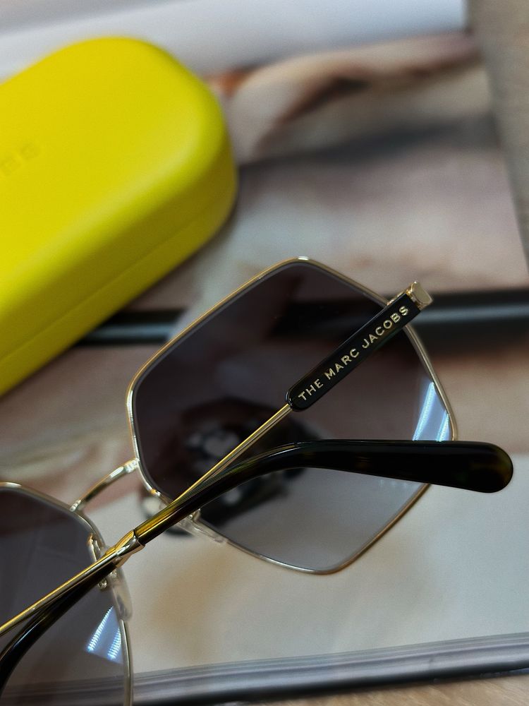 В наявності жіночі сонцезахисні окуляри Marc Jacobs оригінал