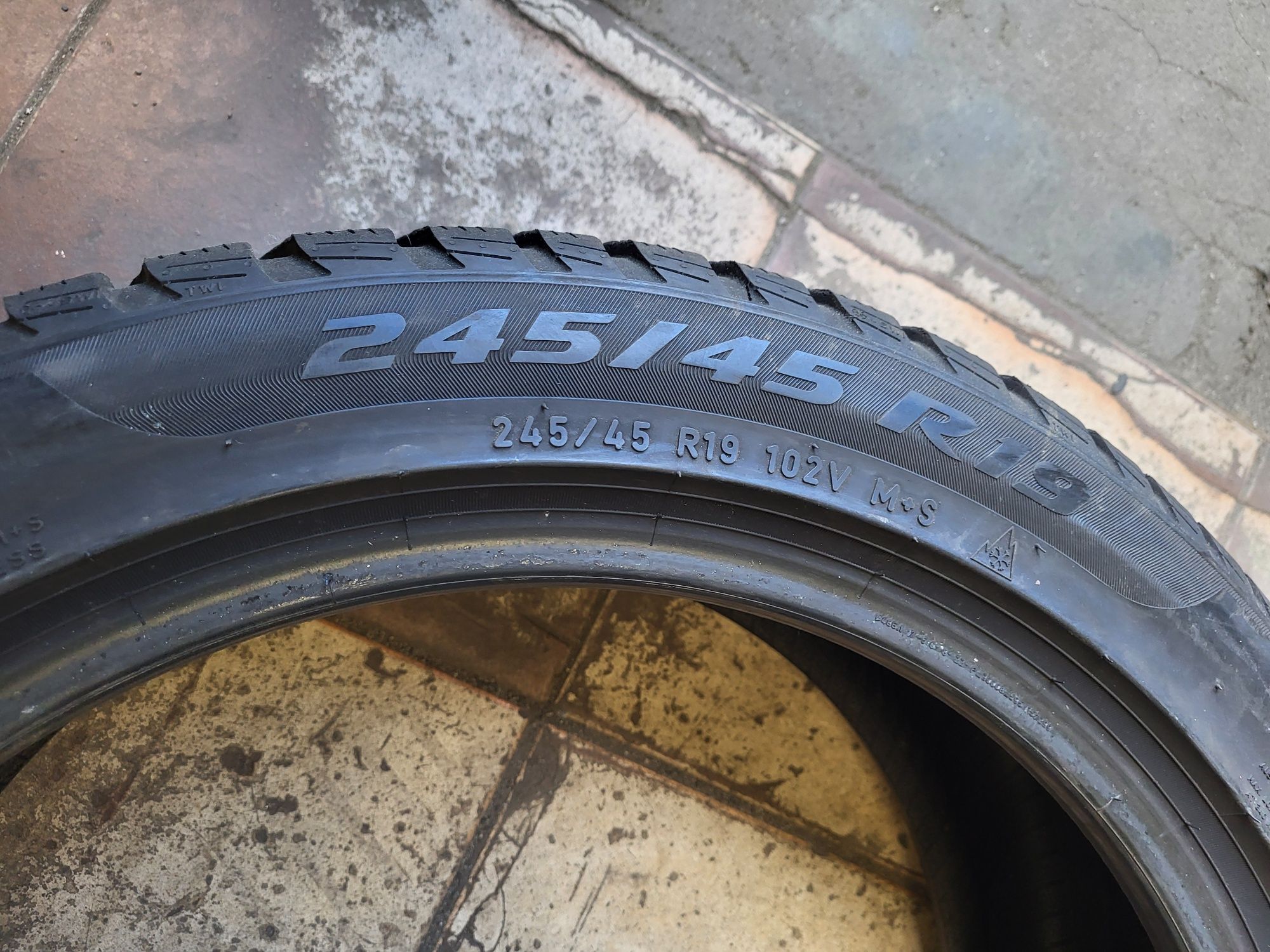 2szt Pirelli Sottozero 245/45/19