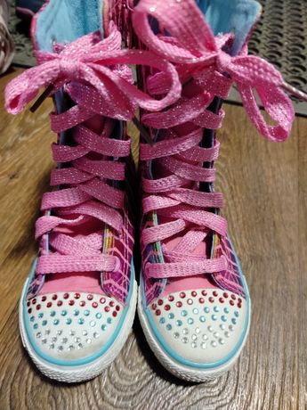 Взуття для дівчаток туфлі кросівки босоніжки