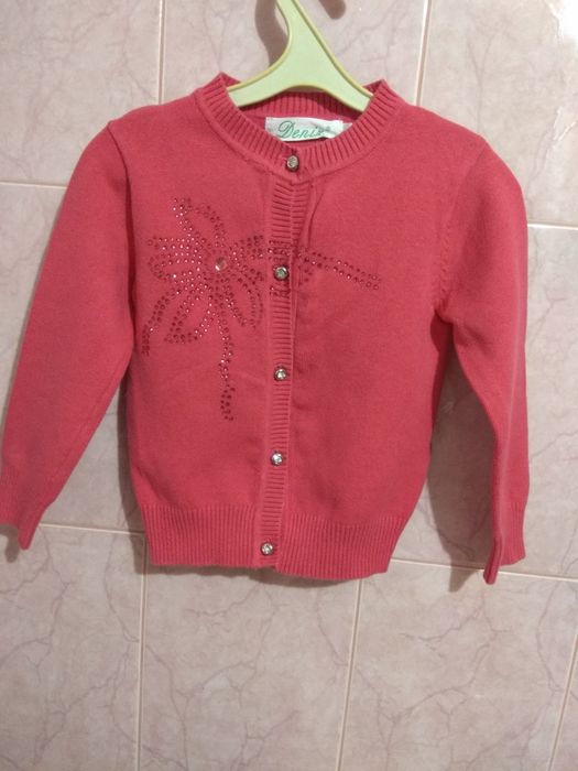 Гарна кофточка на 3-4 роки