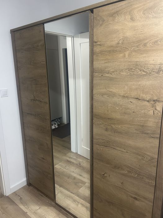 Szafa 3 drzwiowa z lustrem