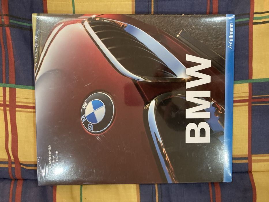 2 Livros ilustrados (Mercedes e BMW)