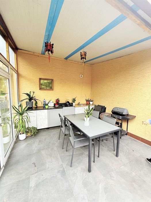 Dom mieszkalny z garażem/działka inwestycyjna po komisie samochodowym