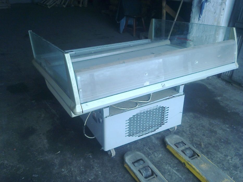 Витрина холодильная (радиатори с компрессоры .