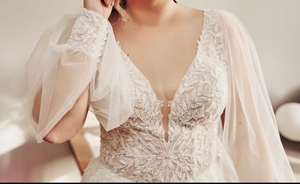 Suknia ślubna z odpinanymi rękawkami