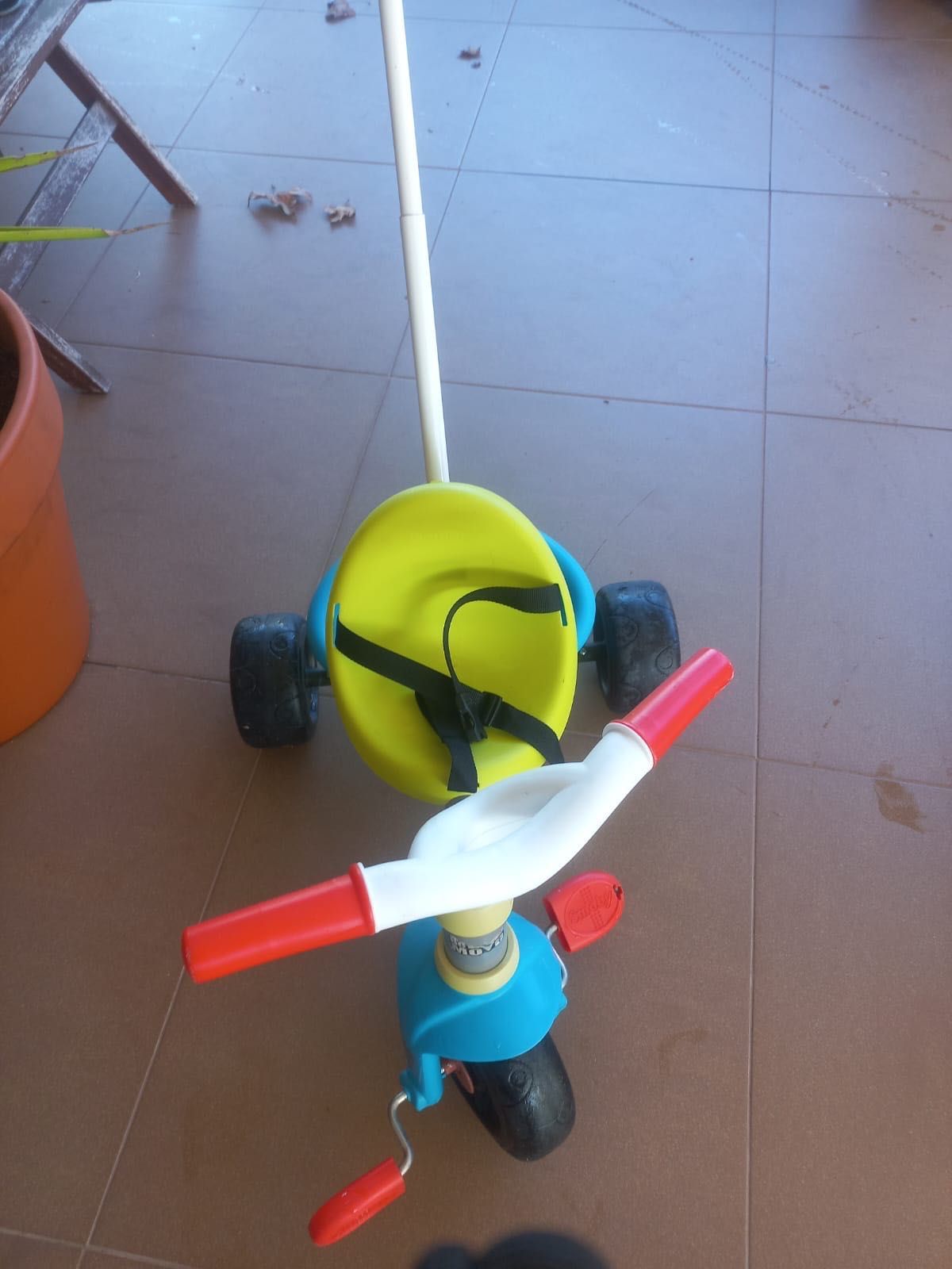 Triciclo move criança