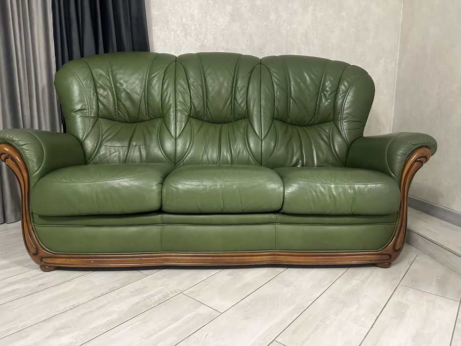 Диван тримістний шкіряний