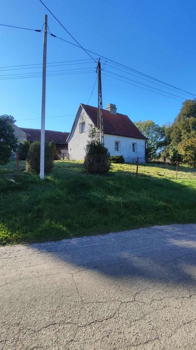 Na sprzedaż dom z budynkami gospodarczymi