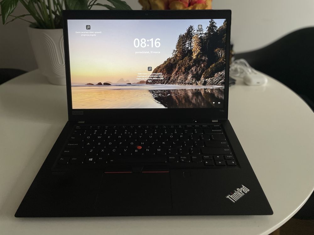 Lenovo ThinkPad T14s – Lekki, wydajny laptop biznesowy