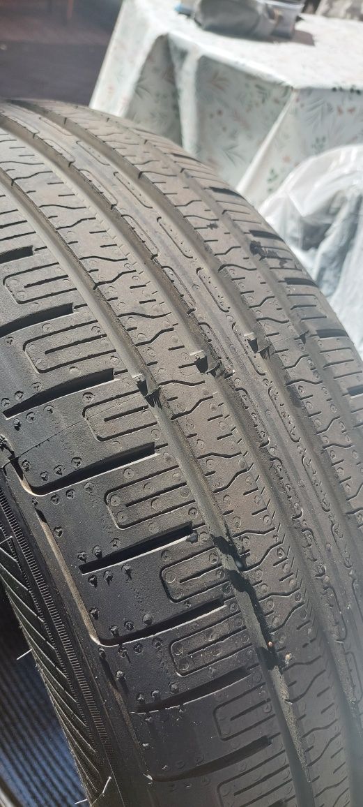 Komplet opon Goodyear EfficientGrip Performance 215/50/19 R19 93T +