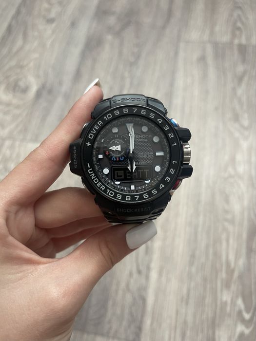 Чоловічий годинник Casio GWN-1000B, чорного кольору
