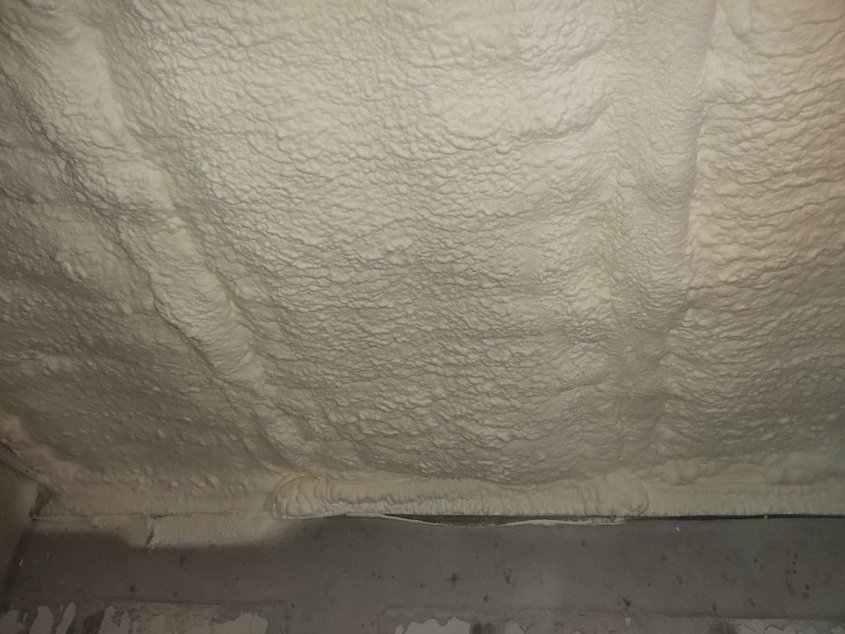 Ocieplanie piana PUR celuloza ocieplenie poddaszy izolacja domu stropu