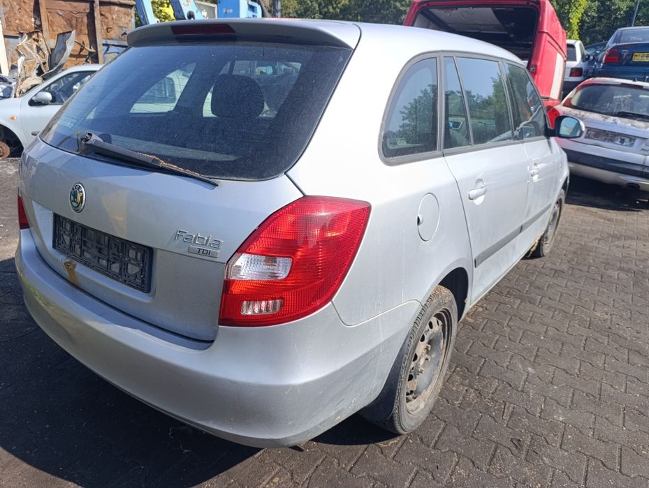 Skoda Fabia 2 Lift 1.4 TDI części 9156 skrzynia LVF maska zderzak