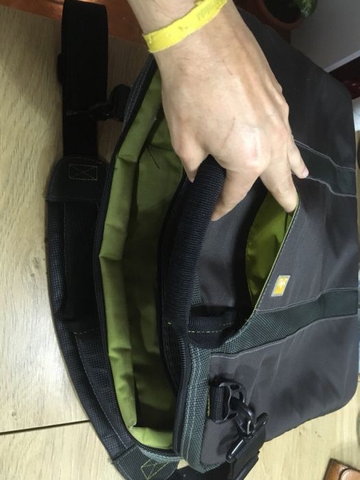 Mala portatil logic case em bom estado