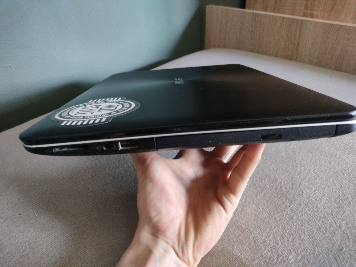 Sprzedam laptopa asus