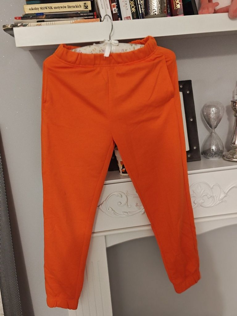 Pomarańczowe Spodnie dresowe i  bluza Sinsay zestaw