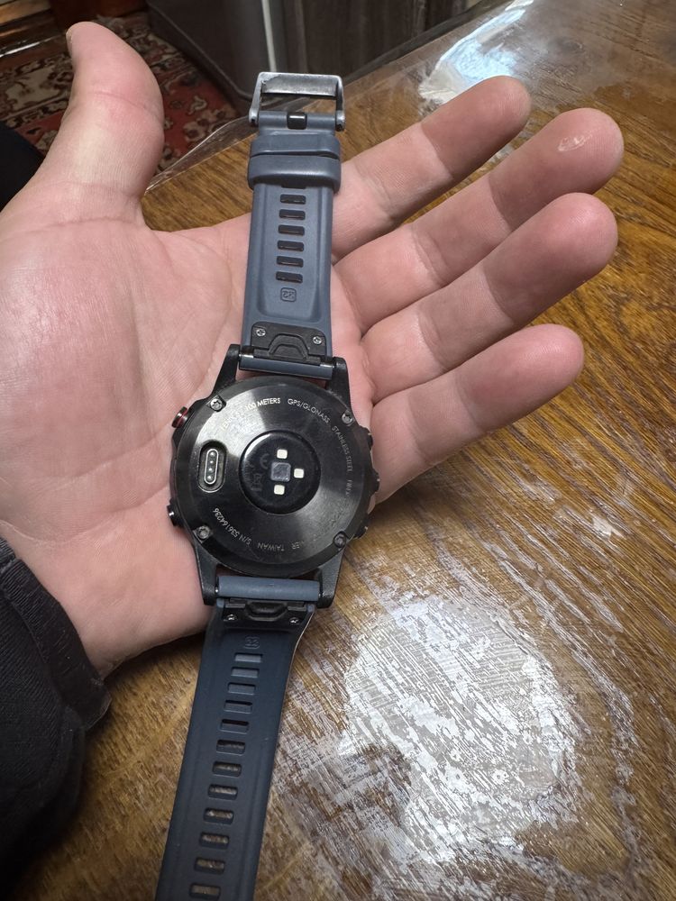 Продам Garmin fenix 5
