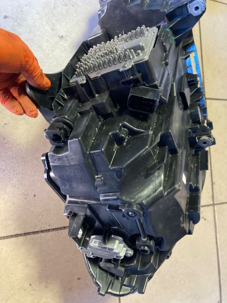 Bmw f40 lampa bez osprzętu uszkodzona