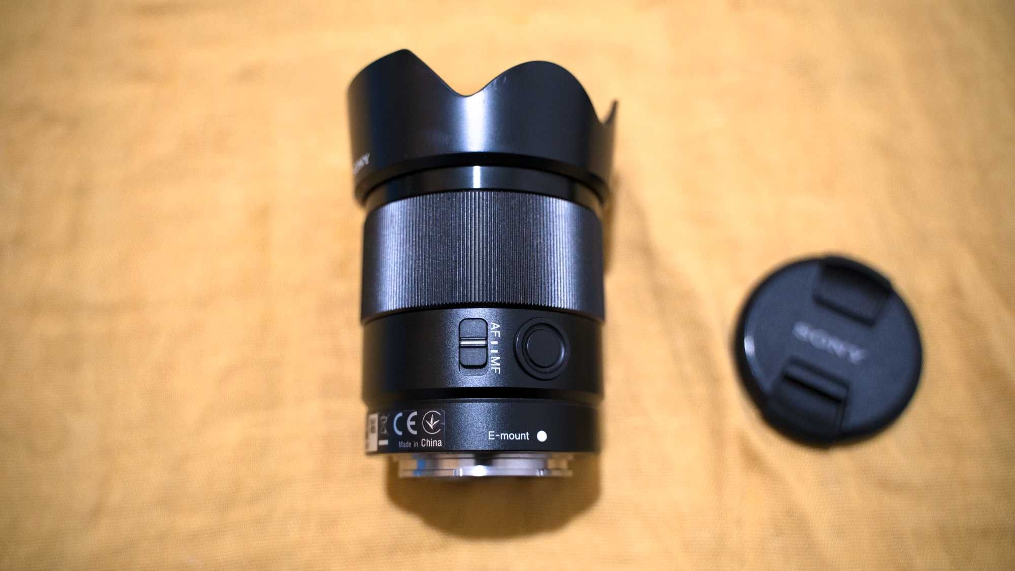 Objectiva Sony FE 35mm f/1.8 - E-Mount Full Frame - Como nova!